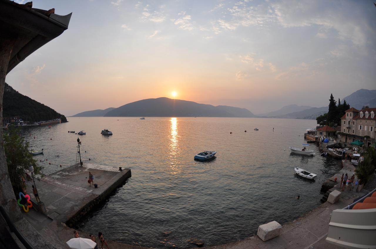 Rose - Apartmani Janovic Luštica Exteriör bild