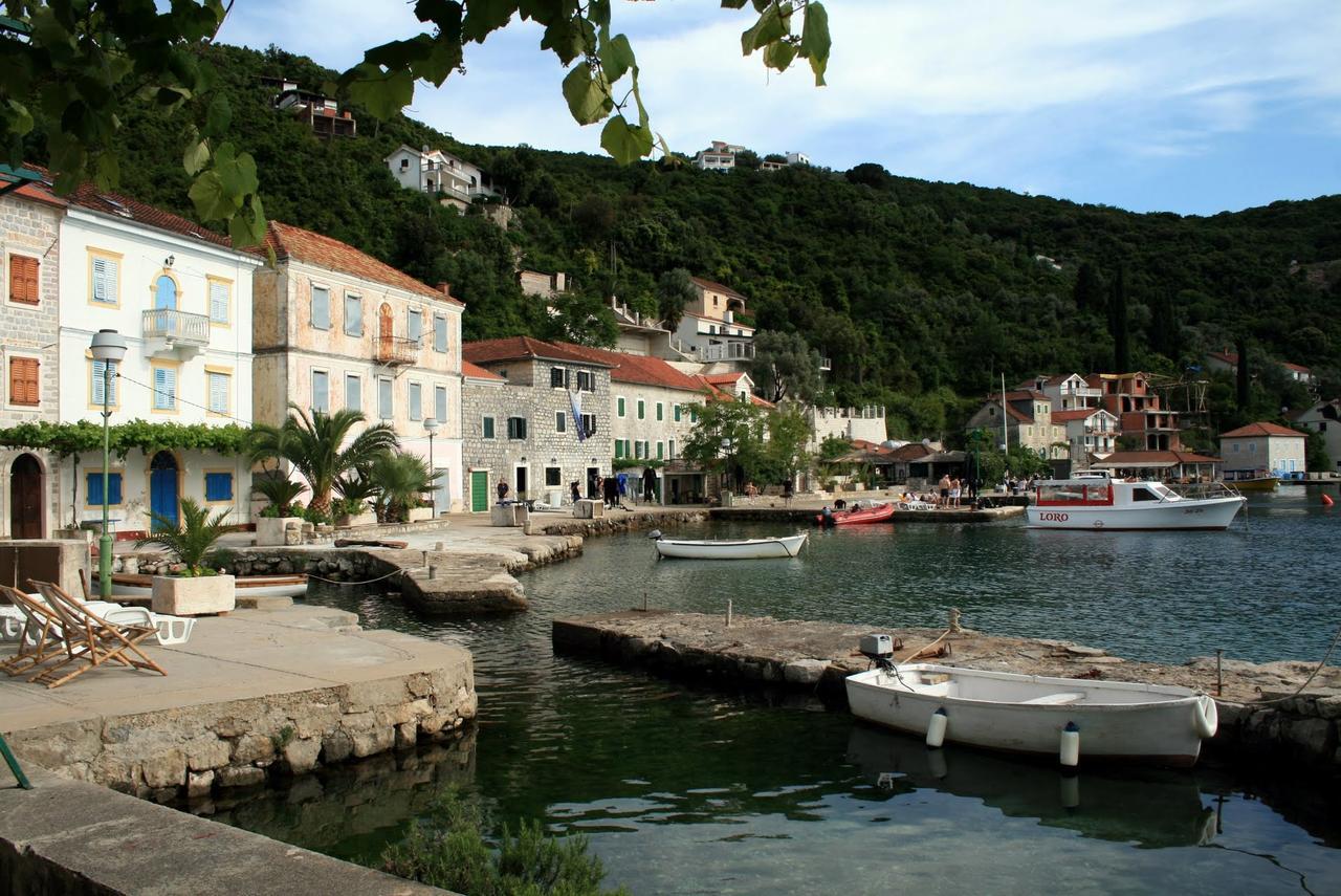 Rose - Apartmani Janovic Luštica Exteriör bild